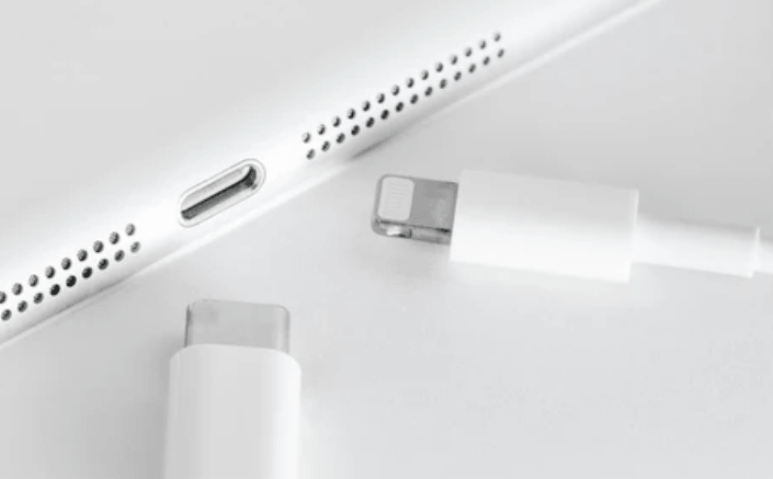 USB-C to Lightning Adapter