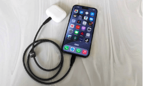 iPhone 15 supports reverse charging